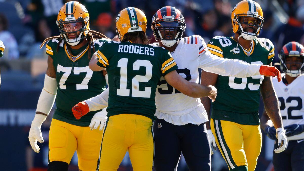 Rodgers Throws 2 TDs, Runs for 1 as Packers Beat Bears 24-14, Chicago News