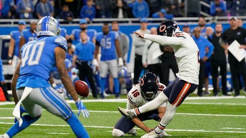 Chicago Bears kicker Cairo Santos kicks the winining field goal with time expiring to defeat...
