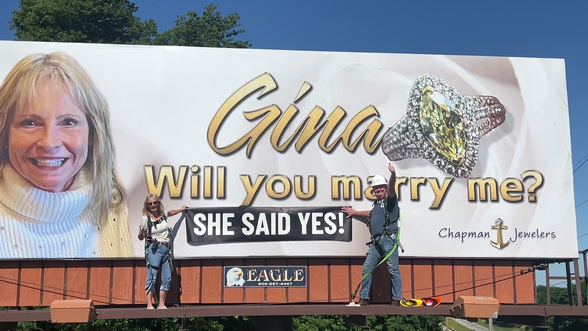 Warsaw man proposes to girlfriend with billboard - Vimarsana News